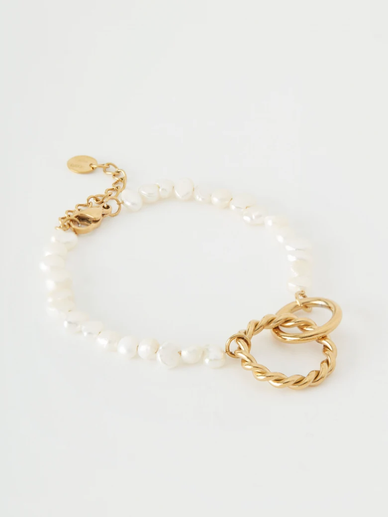 Pearl bracelet