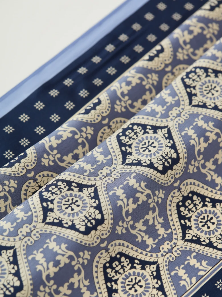 Silk gavroche in regular pattern
