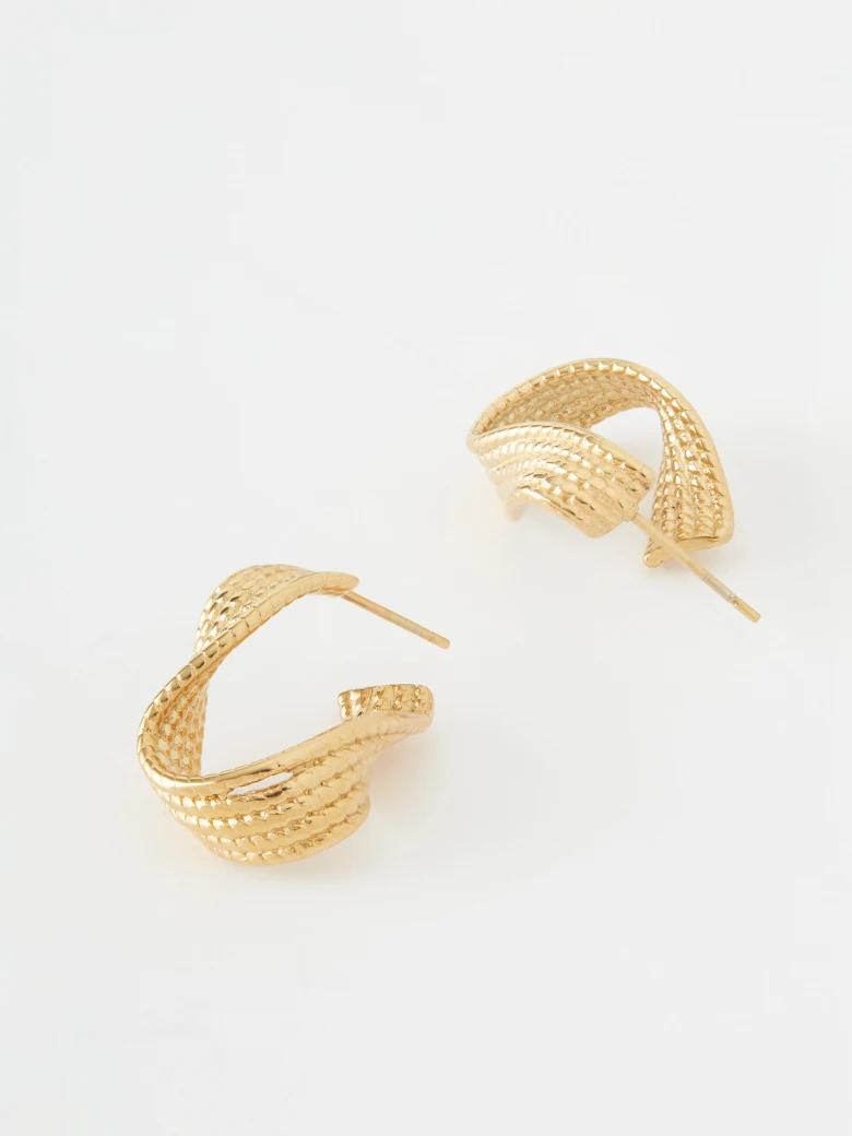 Delicate gold earrings