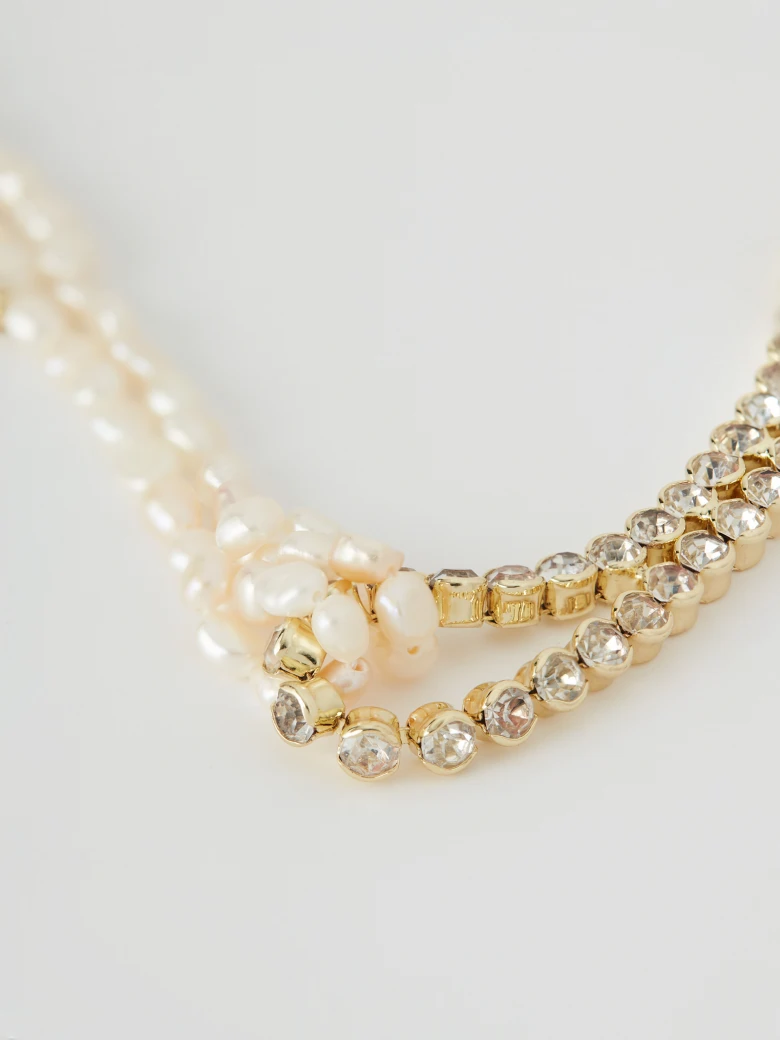 Necklace with crystals