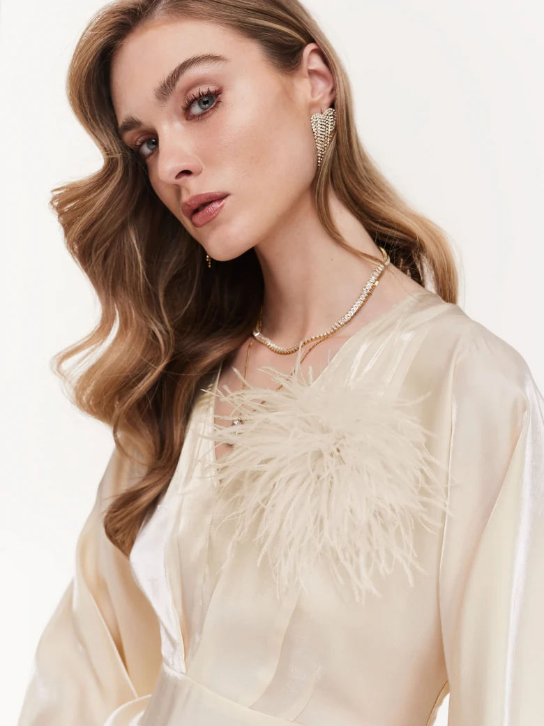 Short necklace with crystals