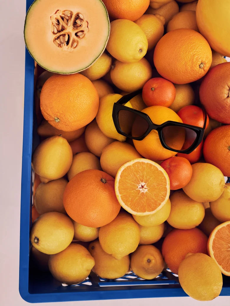 Sunglasses with rectangular frames