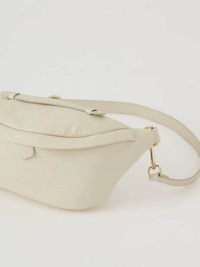 Cream colored kidney bag