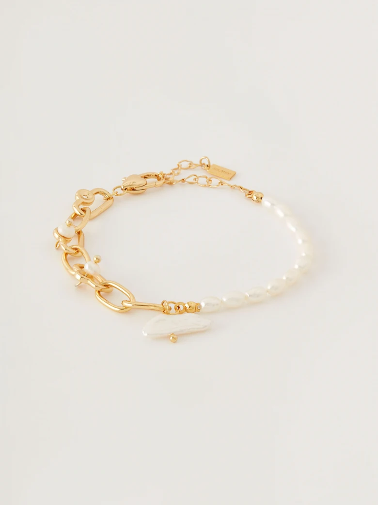 Copper bracelet with cultured pearls