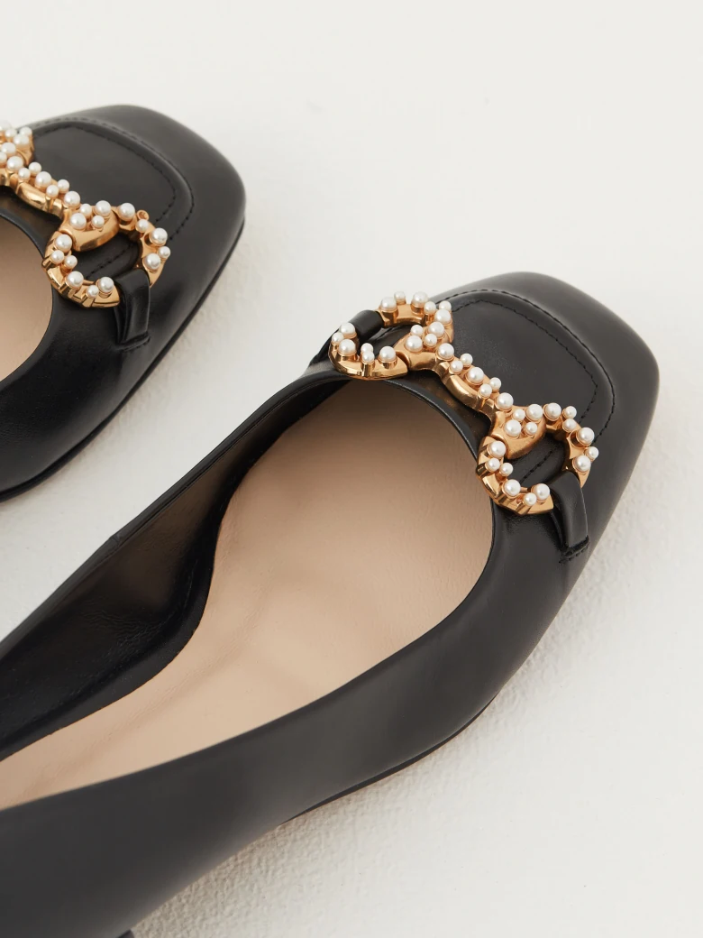 Black leather ballerinas decorated with buckles