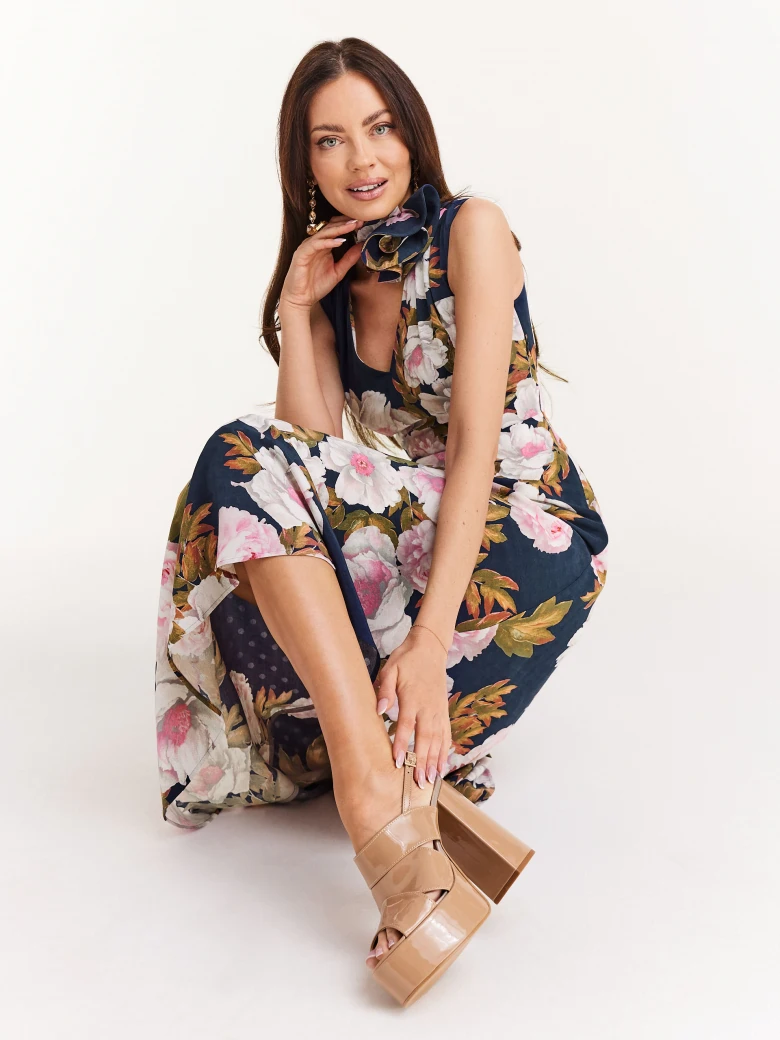 Beige lacquered platform sandals