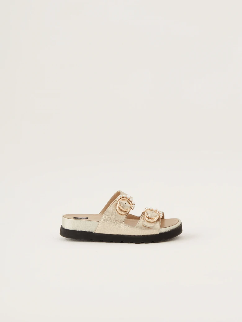 Flip-flops with decorative buckles in gold color