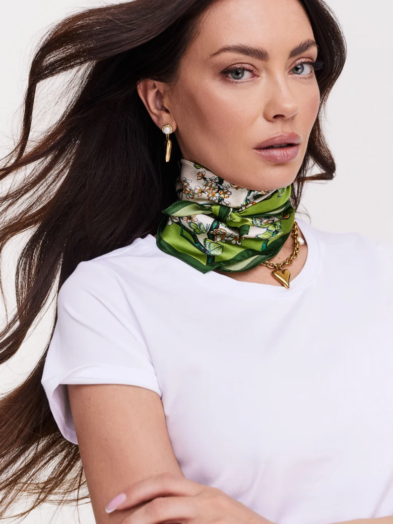 Silk gavroche in floral pattern