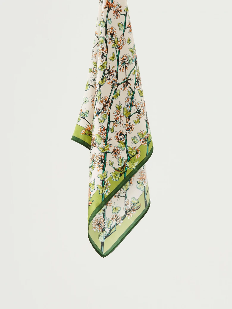 Silk gavroche in floral pattern
