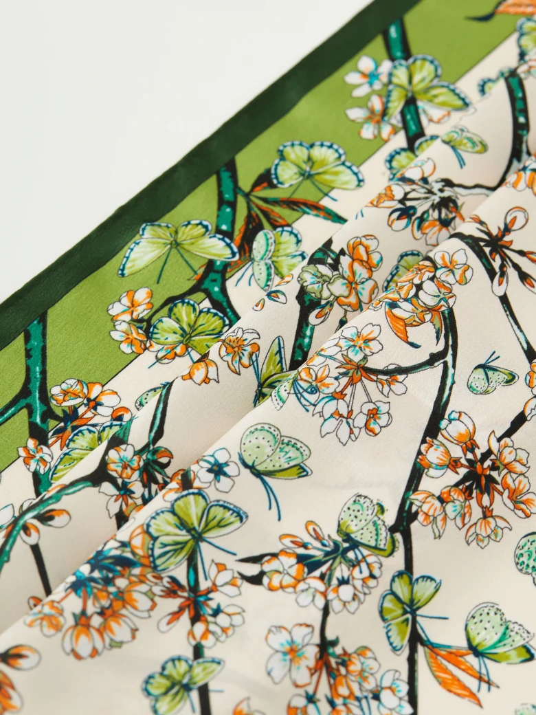 Silk gavroche in floral pattern