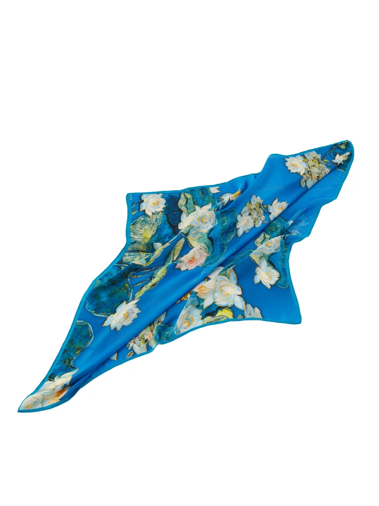 Blue silk gavroche with ornaments