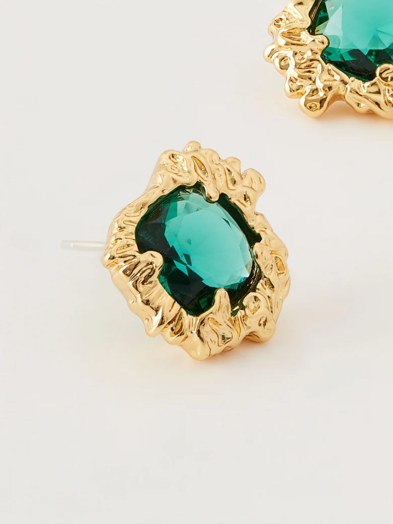 Earrings with emerald stones