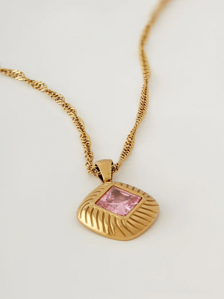 Elegant zirconia necklace