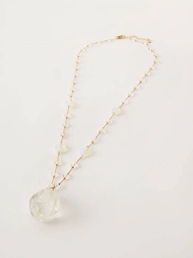 Long necklace with rock crystal