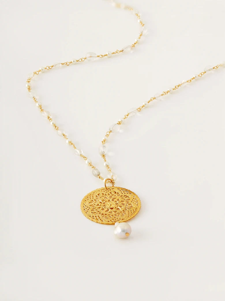 Pearl necklace with mountain crystal and rosette