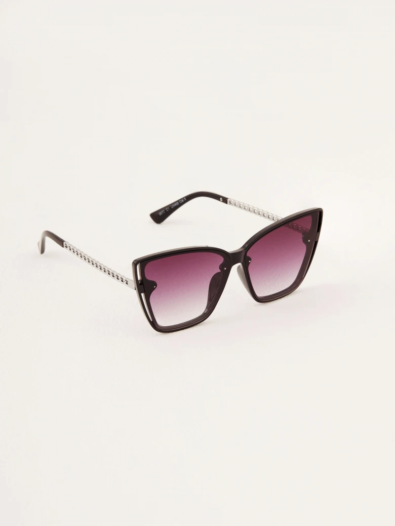 Black cat-eye glasses with ornaments