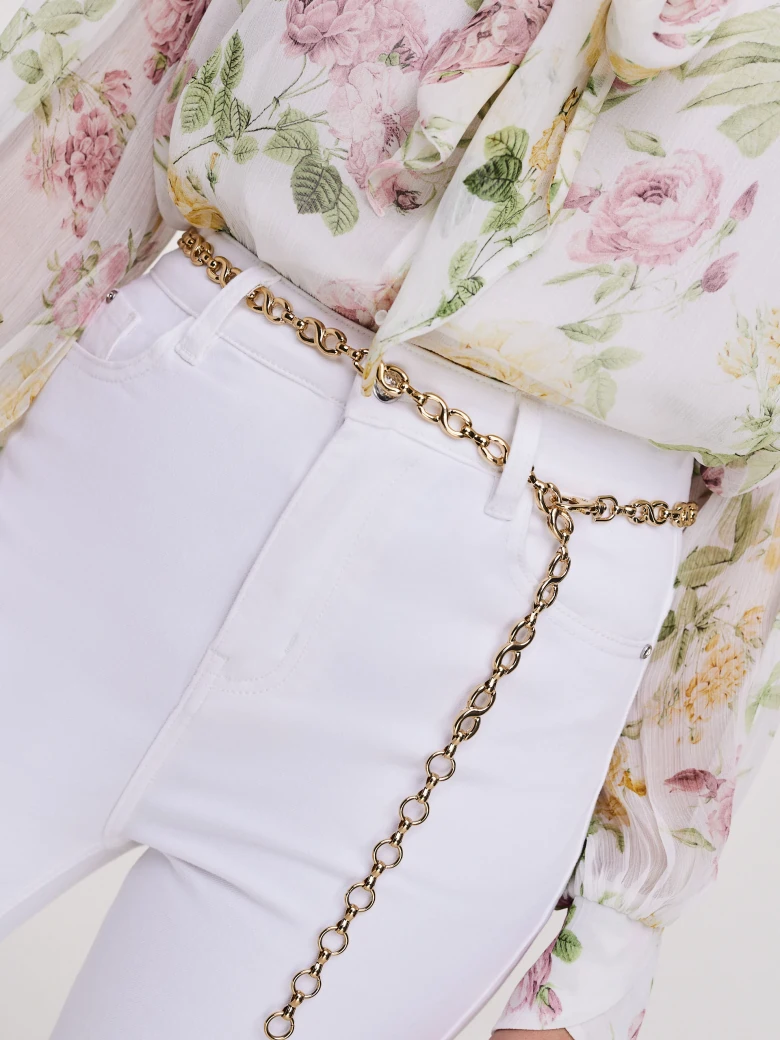 Metal chain strap in gold color