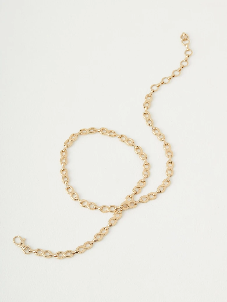 Metal chain strap in gold color