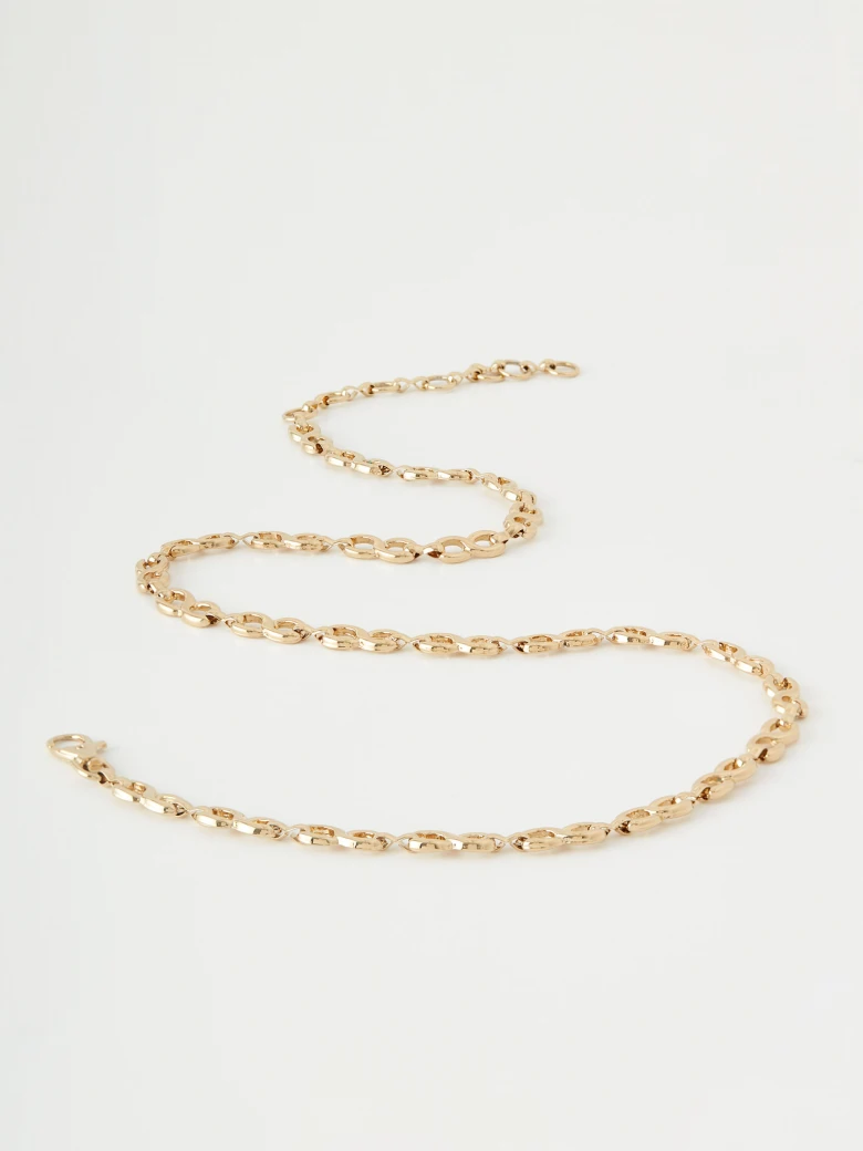 Metal chain strap in gold color
