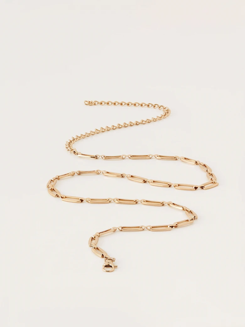 Elegant belt in gold color