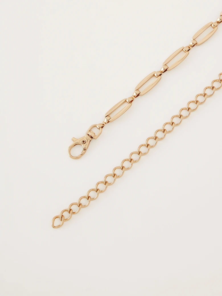 Elegant belt in gold color