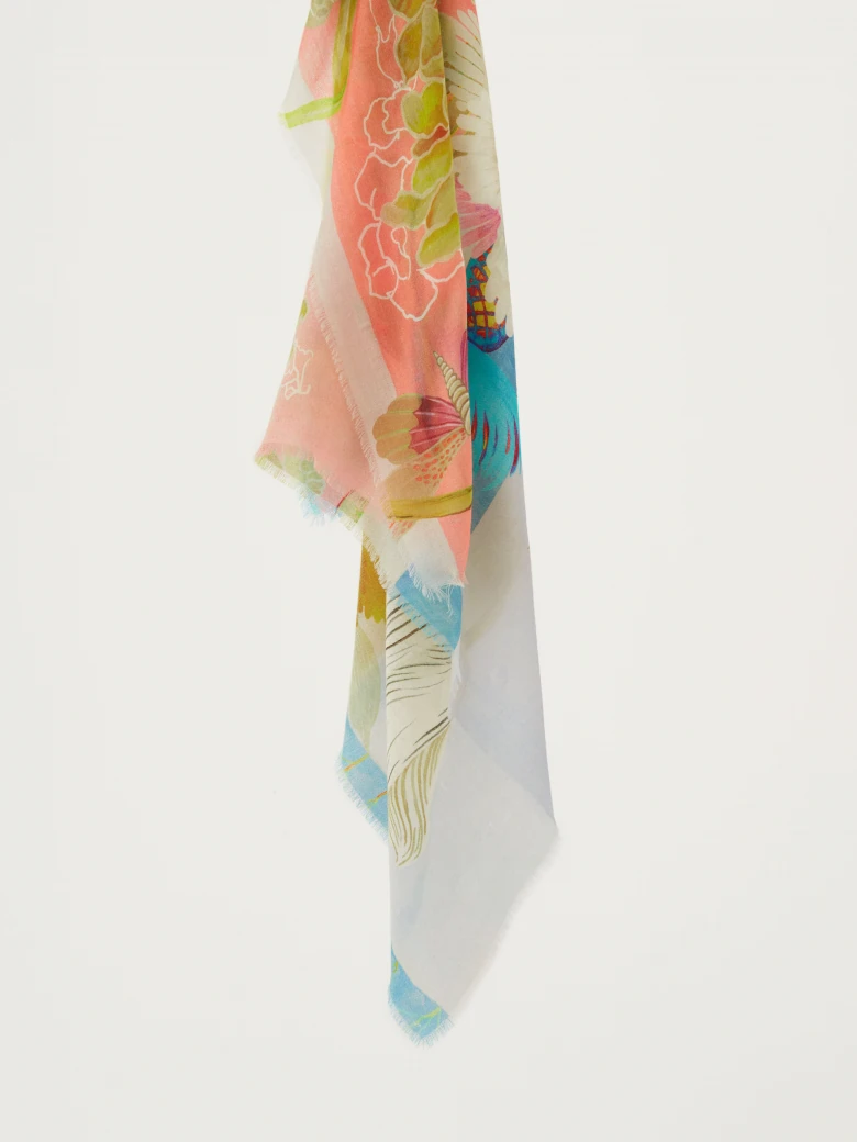 Patterned scarf made of natural wool