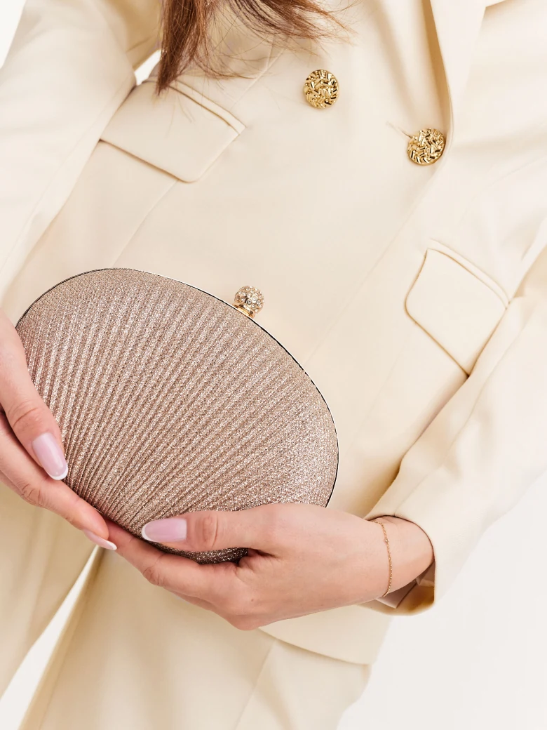 Shell-shaped bag made of shiny material
