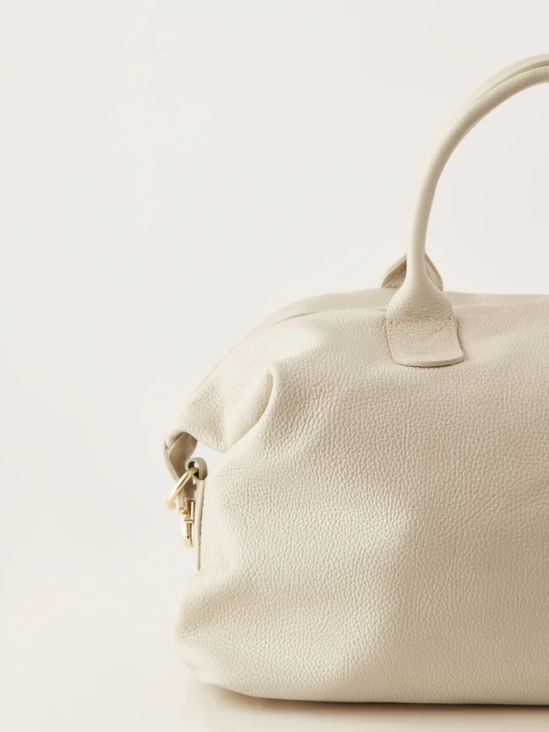 Beige natural leather travel bag