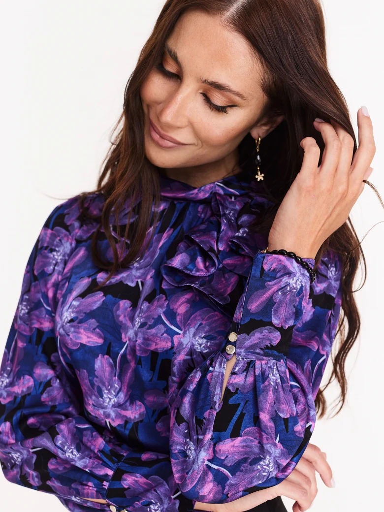 Satin blouse with flowers