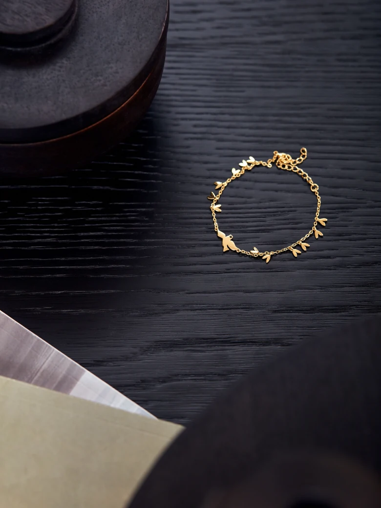 DELICATE GOLD BRACELET