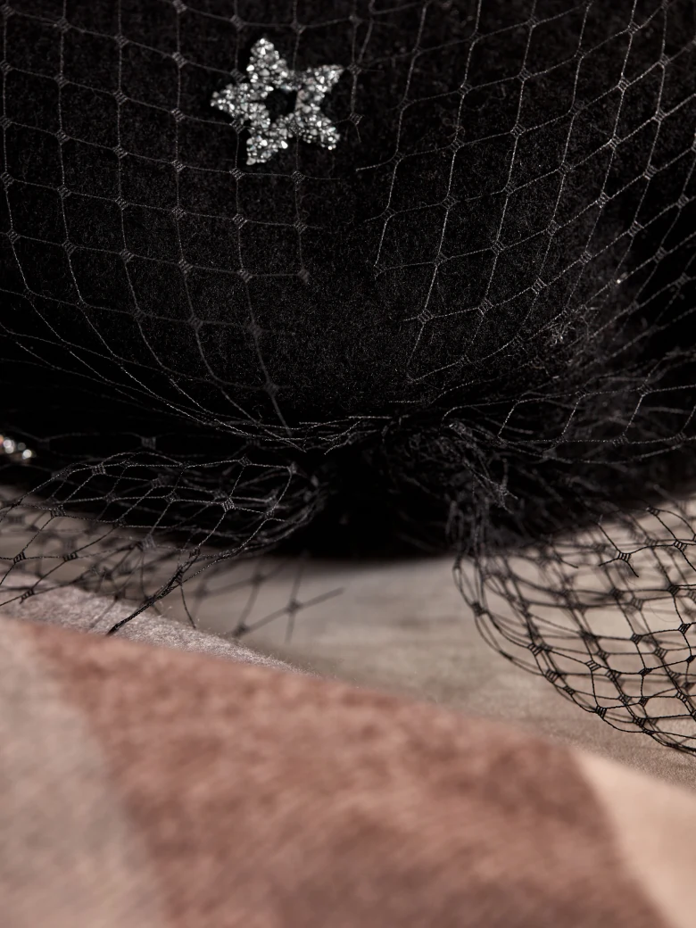 BLACK BERET WITH STARS