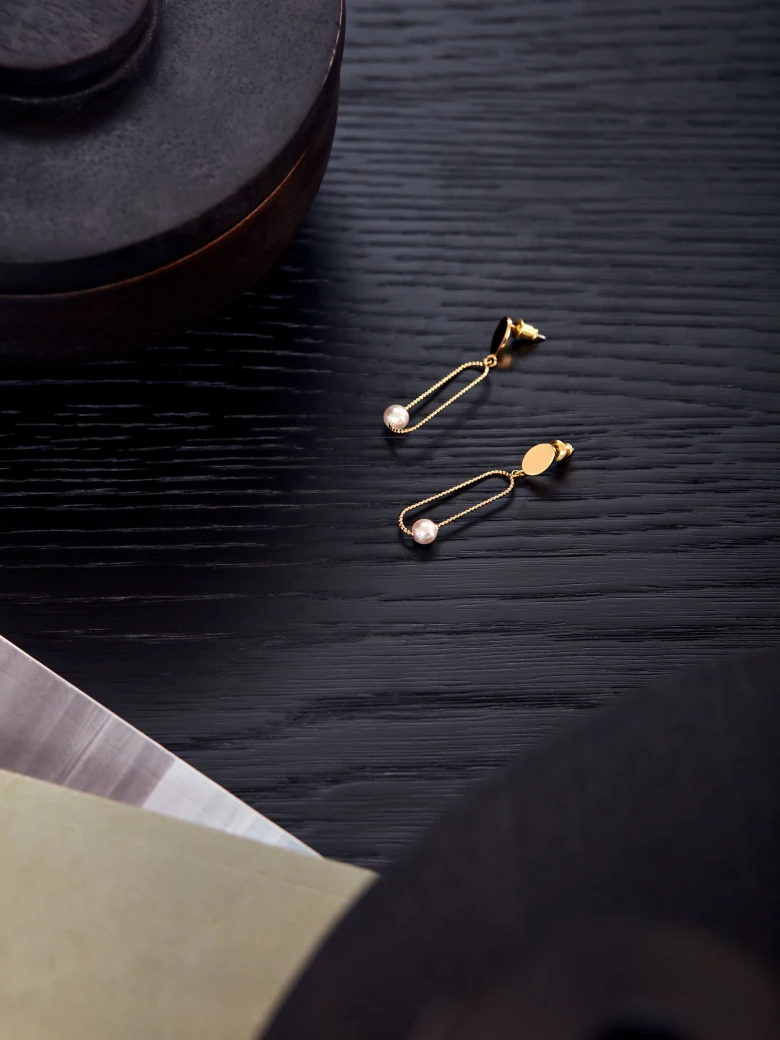 GOLD-PLATED EARRINGS WITH PEARL