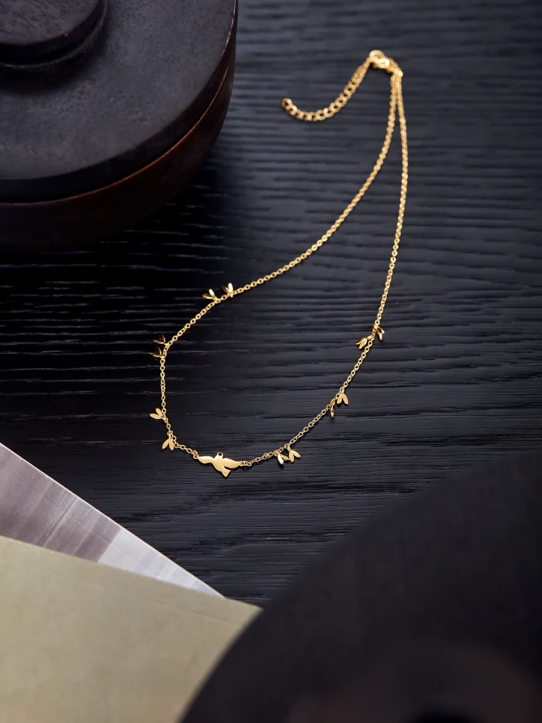 GOLD PLATED NECKLACE WITH PIGEON AND LEAVES