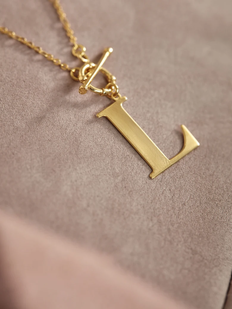 DELICATE CHAIN WITH LETTER L