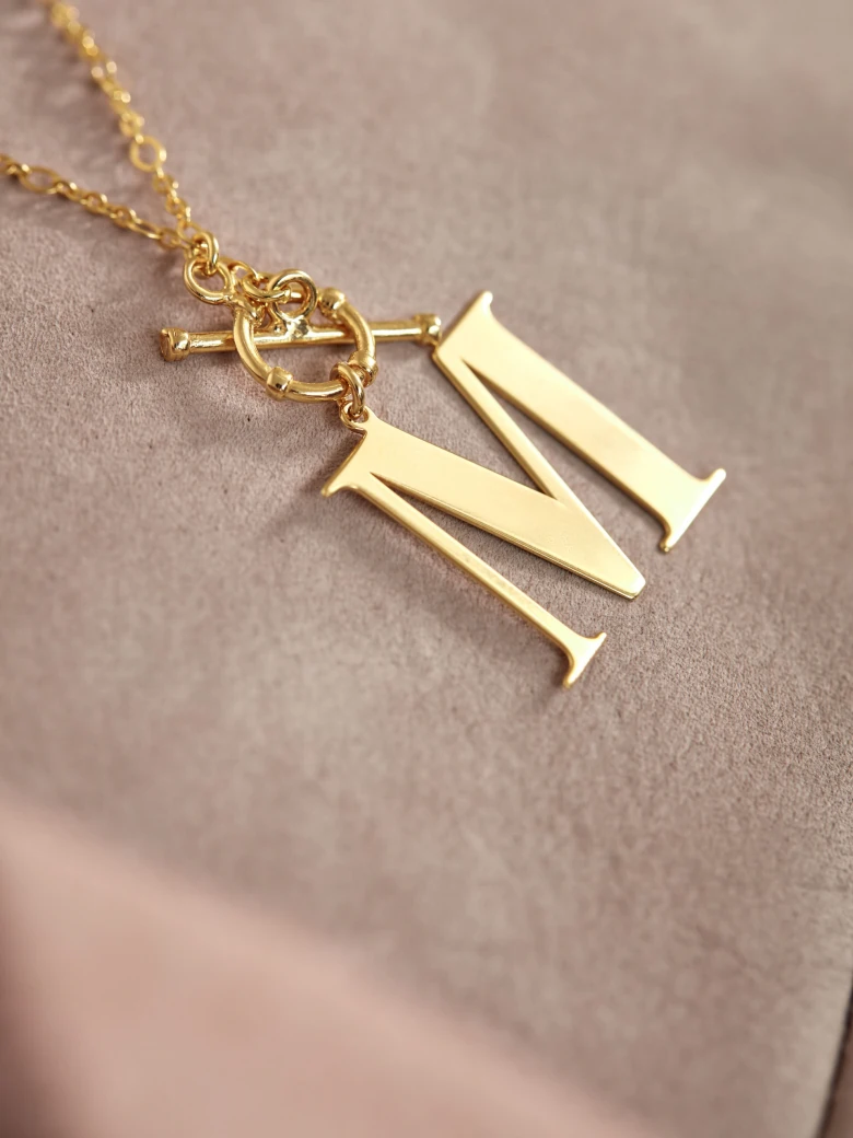 DELICATE CHAIN WITH LETTER M