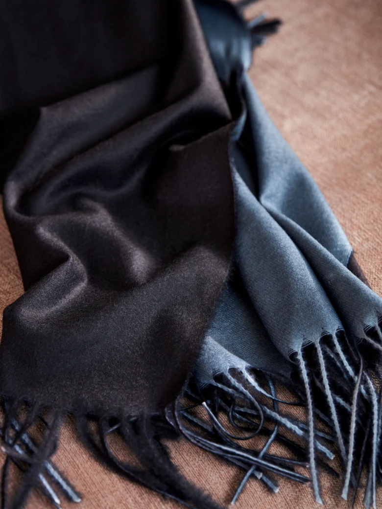 DOUBLE-SIDED VISCOSE SCARF
