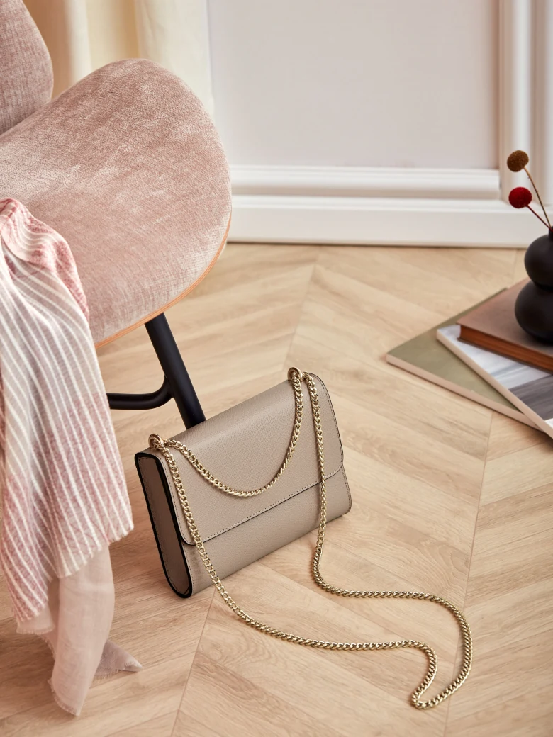 PURSE ON A CHAIN