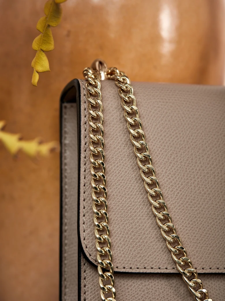 PURSE ON A CHAIN