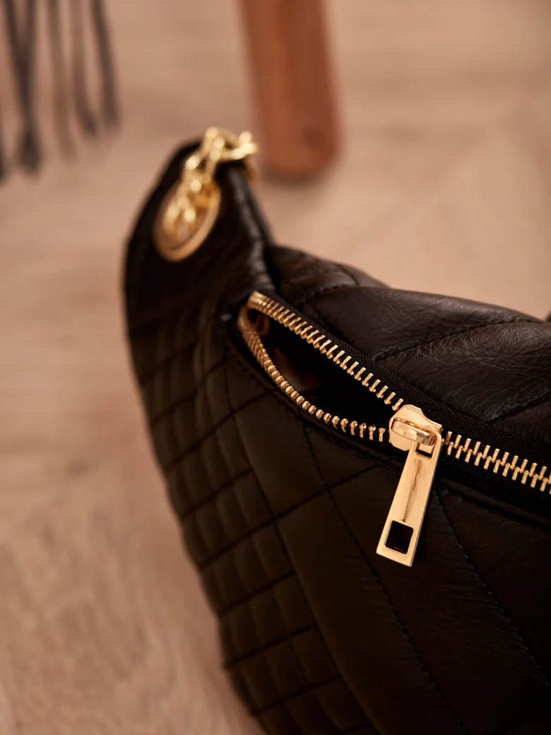 LEATHER KIDNEY-TYPE BAG