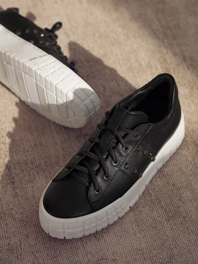 CZARNE SKÓRZANE SNEAKERSY
