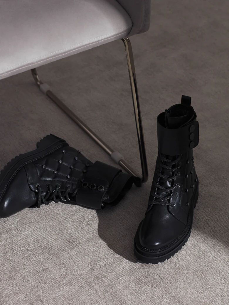 LEATHER QUILTED TRAPPER BOOTS