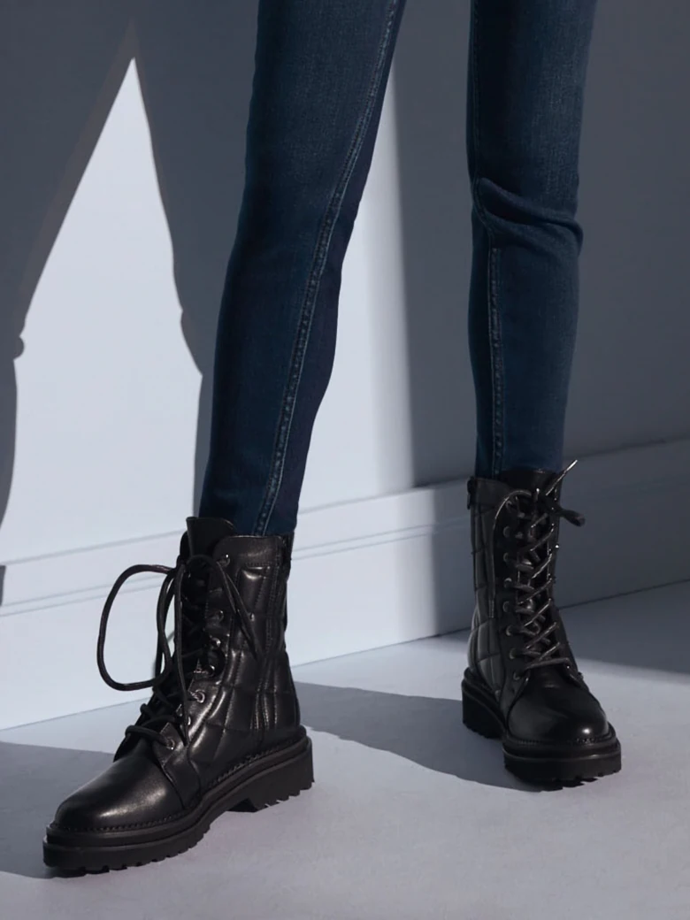 LEATHER QUILTED TRAPPER BOOTS