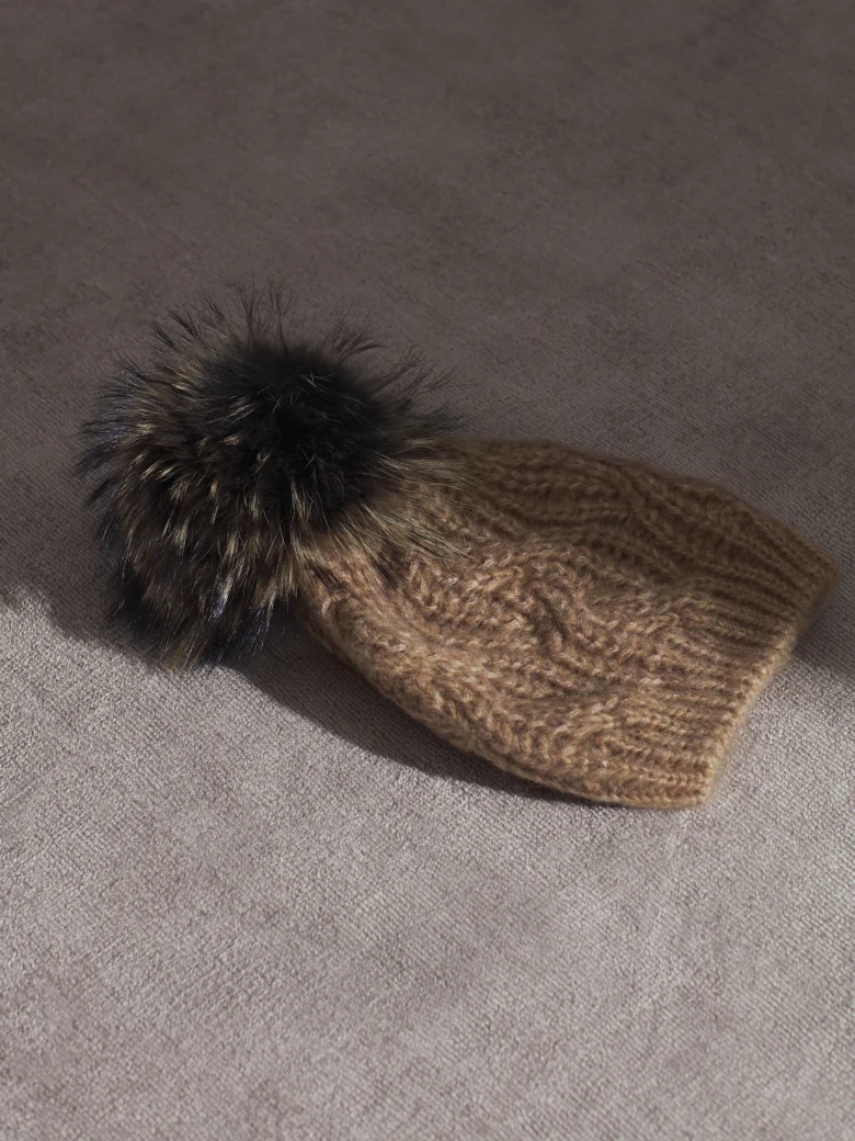 CARAMEL CAP WITH POM-POM