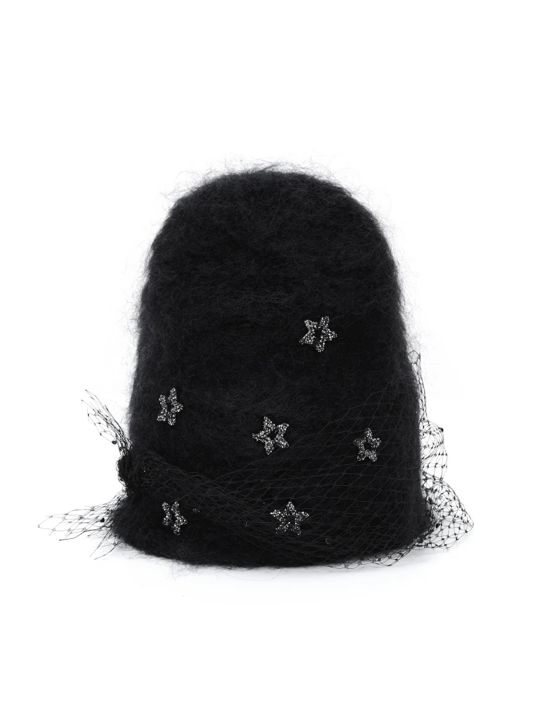 BLACK CAP WITH VEIL