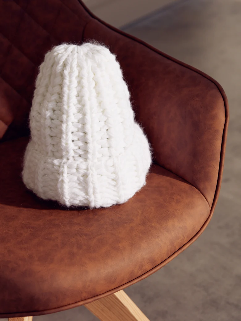 BEANIE IN ECRU COLOR