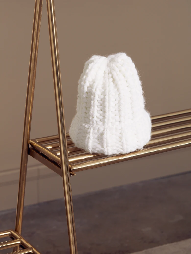 BEANIE IN ECRU COLOR