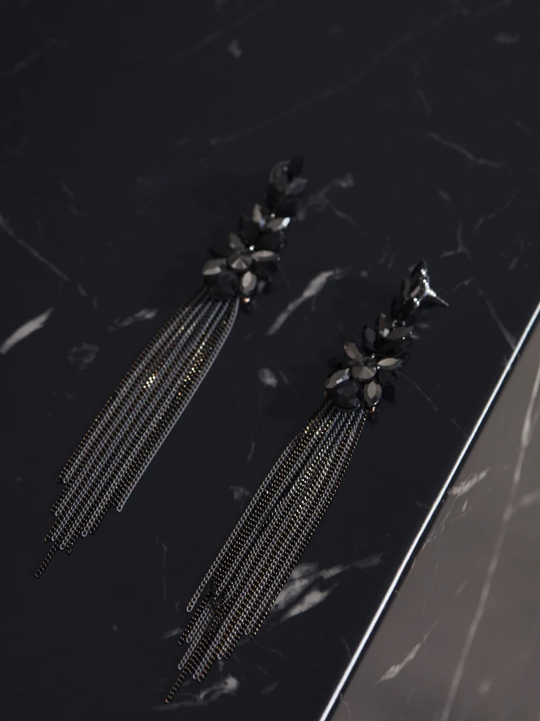 LONG BLACK EARRINGS