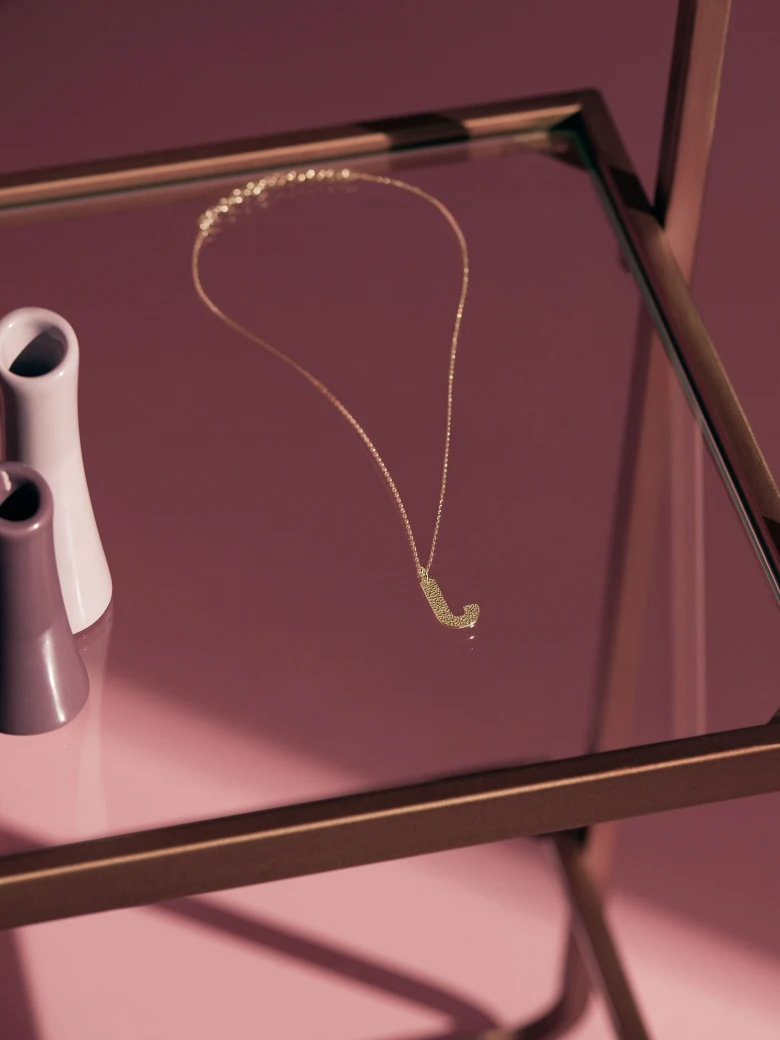 DELICATE CHAIN WITH THE LETTER