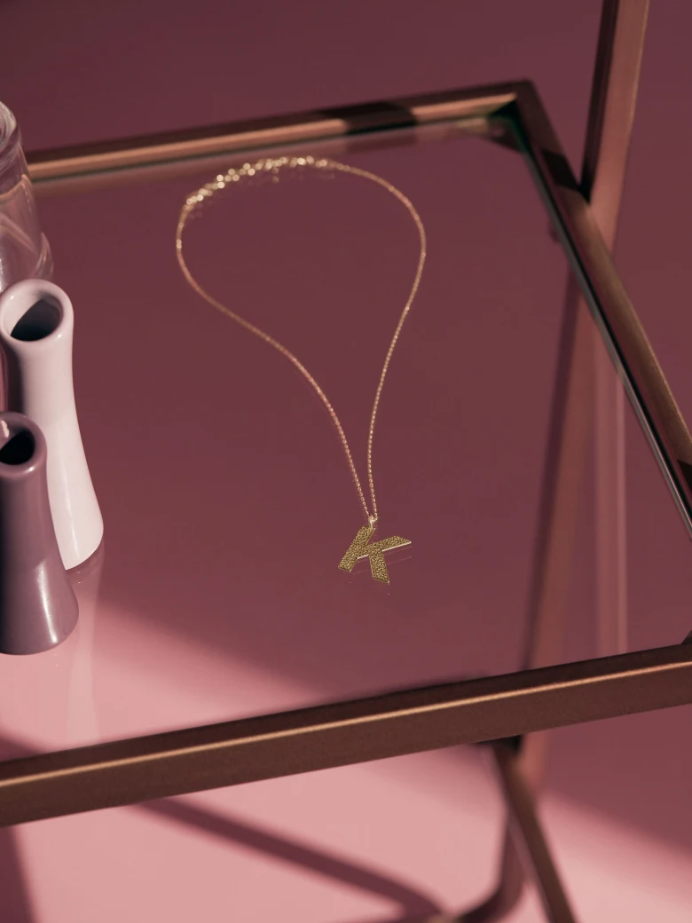DELICATE CHAIN WITH THE LETTER