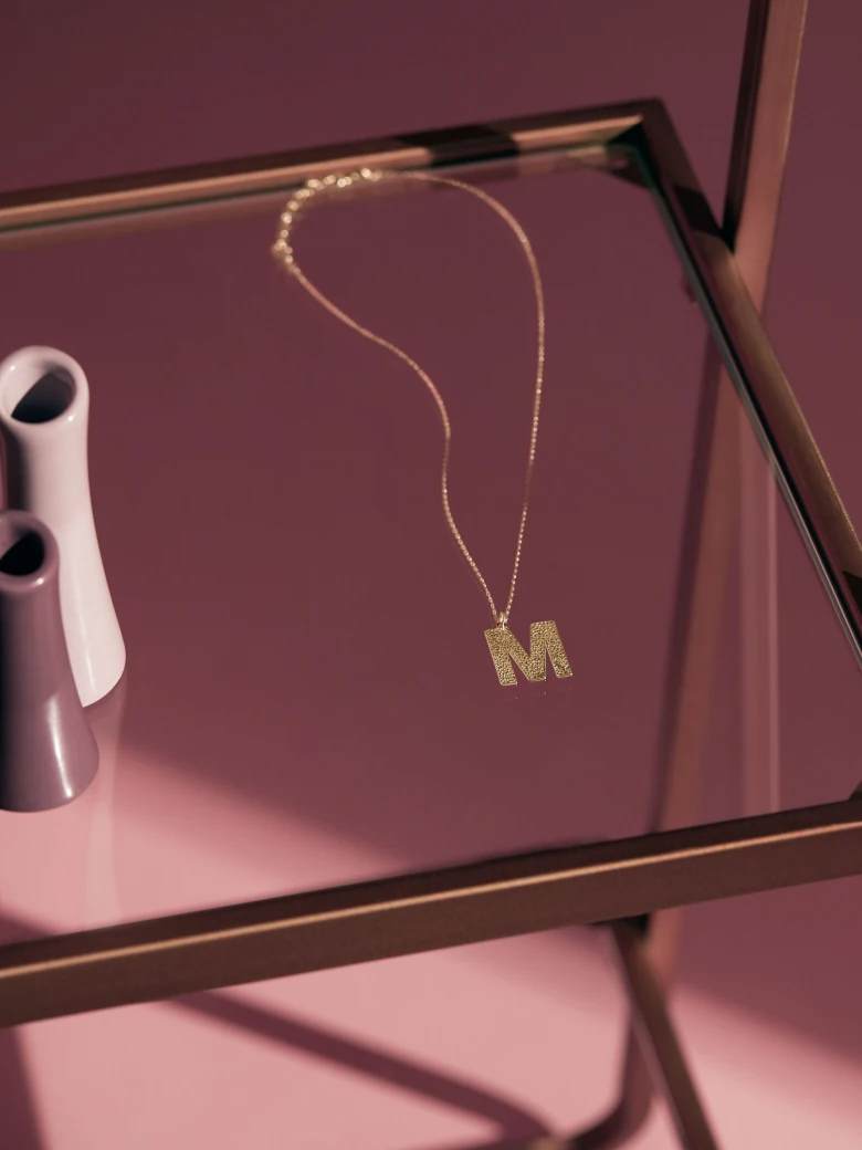 DELICATE CHAIN WITH THE LETTER